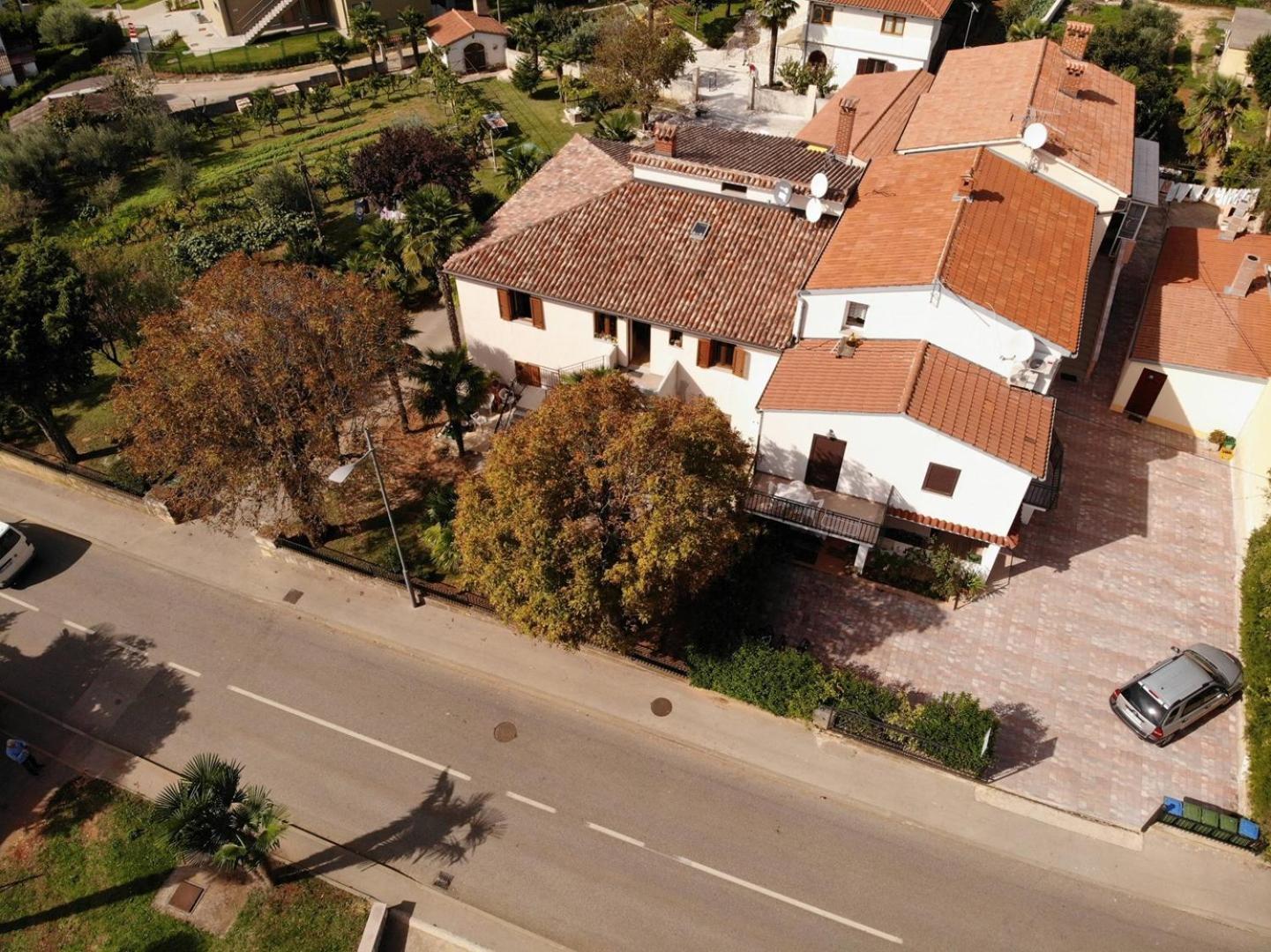 Sain With Garden Terrace Near The 3*