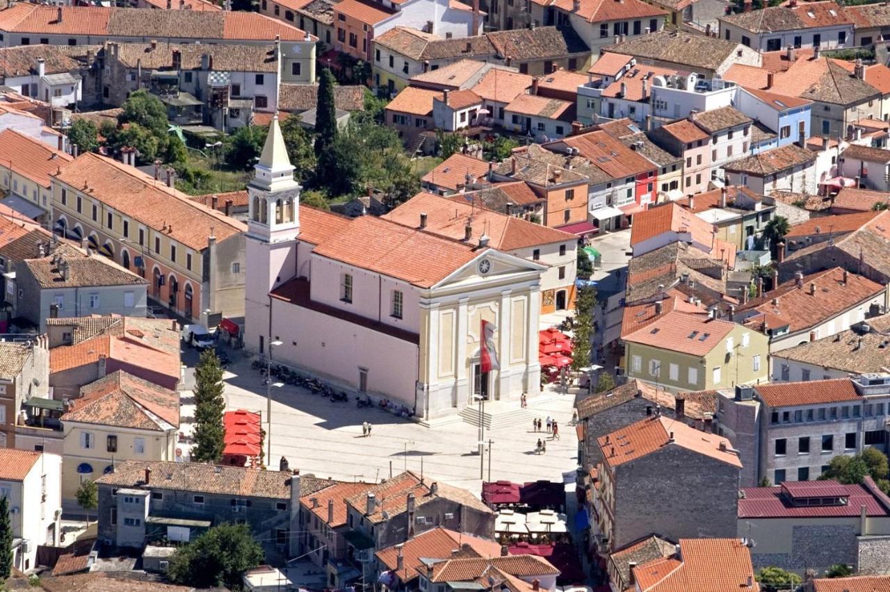 Gostinjska kuća Sain With Garden Terrace Near The